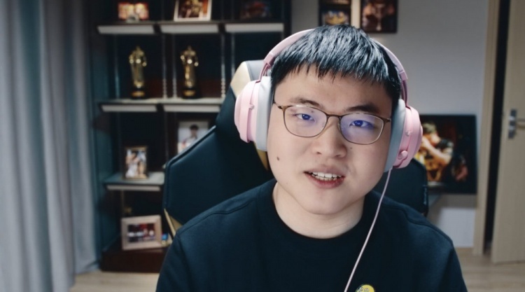 Uzi在尤文图斯比赛中表现优异,出色发挥引发热议! Uzi在尤文图斯比赛中表现优异,出色发挥引发热议!