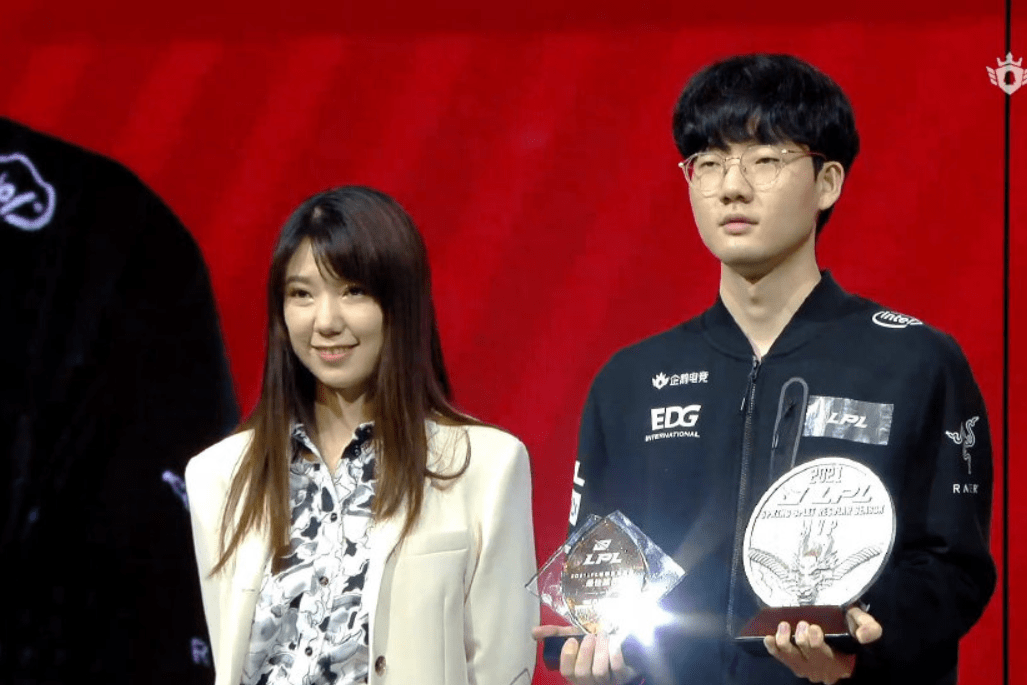 Uzi在尤文图斯比赛中表现优异,出色发挥引发热议! Uzi在尤文图斯比赛中表现优异,出色发挥引发热议!